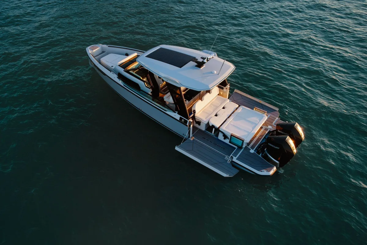Saxdor 32 32' sport yacht available for charter in Miami